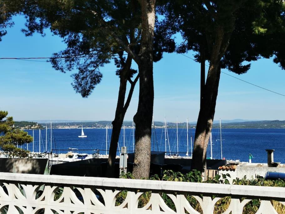Maison T3 Avec Vue Au Bord De L'Etang Istres Exterior photo